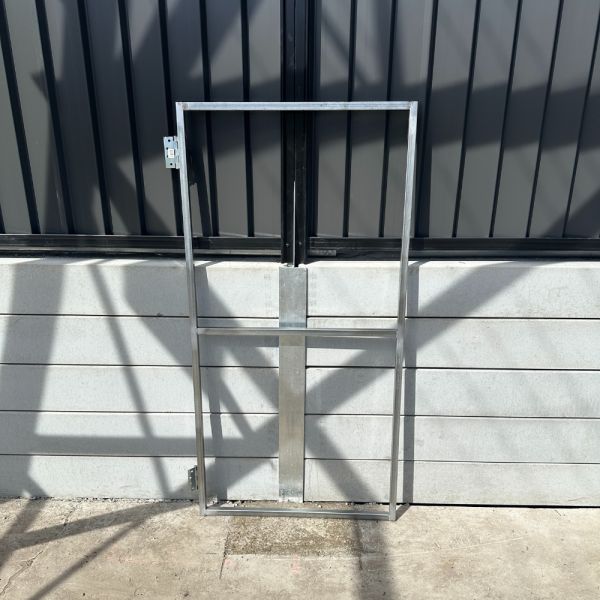 GATE FRAME EXTENDABLE WITH FITTINGS