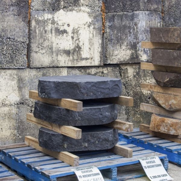 BASALT STEPS OVERSIZE 70-80cmX150mm CRATE (GREY EDGE)